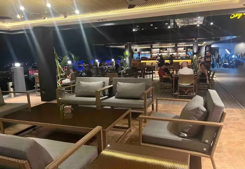 1126 Lagrande2 11Floor Rooftop Swiming Angeles Walking Street 0*,  Filipiny